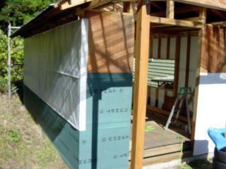 透湿防水シートの貼り方と スギ板の外壁 Diyの小屋作り