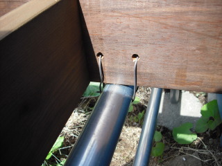 木材の根太と単管パイプの結束