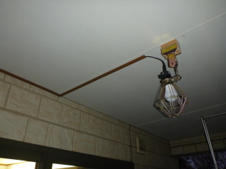ベランダ天井に取り付けた照明器具
