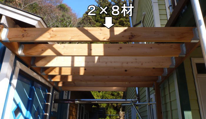２×８材を屋根垂木として使用した例