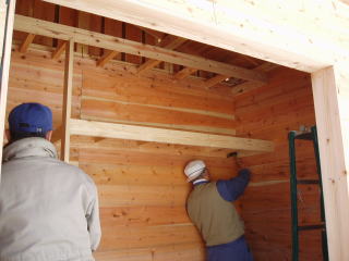 木製物置小屋の棚作り