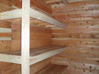 木製物置小屋の棚作り２