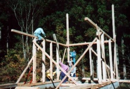 木造軸組み 柱を立てる